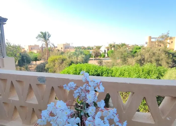 Rihanna 2 Bedrooms With Lagoon Access Hurghada