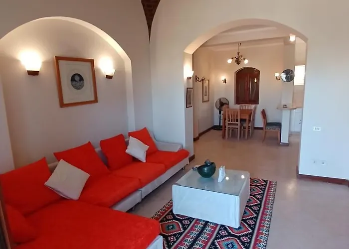 Rihanna 2 Bedrooms With Lagoon Access Apartment