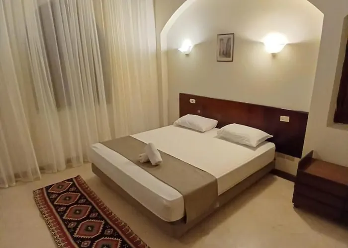 Rihanna 2 Bedrooms With Lagoon Access Hurghada