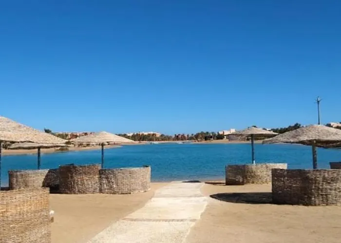 Rihanna 2 Bedrooms With Lagoon Access Apartment