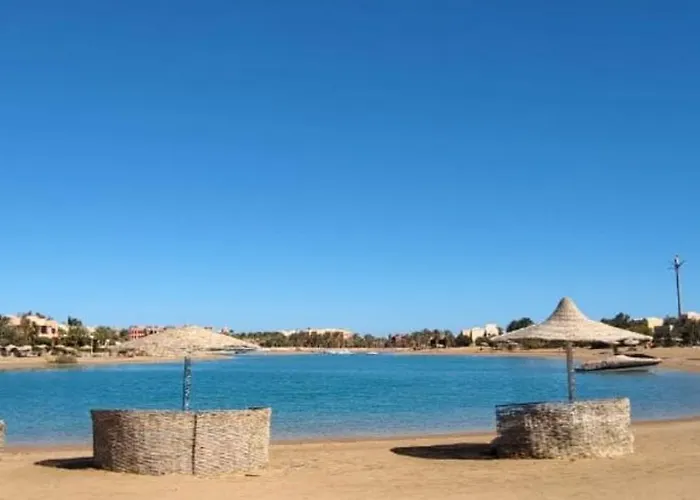 Rihanna 2 Bedrooms With Lagoon Access Apartment *