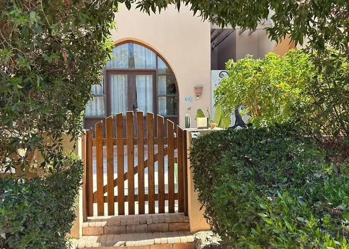 Rihanna 2 Bedrooms With Lagoon Access *