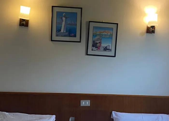 Rihanna 2 Bedrooms With Lagoon Access